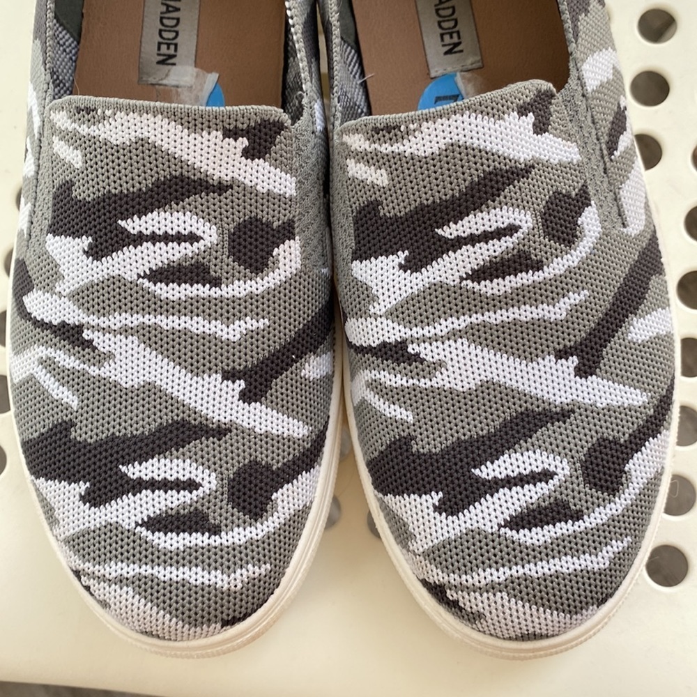 Steve Madden Slip-Ons - Picture 5 of 6